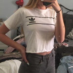 Cropped Adidas Tee